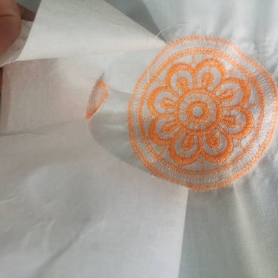 Poliéster/algodón no tejido bordado flexible de apoyo entrelazado de no tejido para prendas de vestir